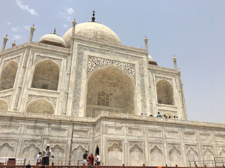 Índia desiste de reabertura do Taj Mahal citando riscos de covid-19