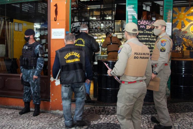 Operação fecha comércio e  apreende contrabando em Curitiba