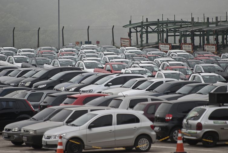 Produção de veículos tem queda de 50,5% no 1º semestre
