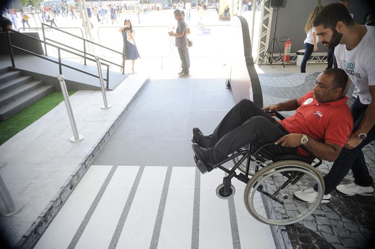 Ao vivo: Governo assina plano para pessoas com deficiência
