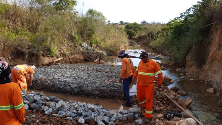 DER-DF começa a construir muro de proteção na Epia