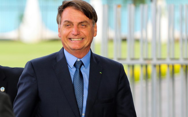 Jornalista crava que Bolsonaro testou positivo e derruba site