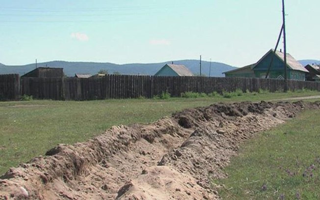 Cidade é cercada por fosso para evitar saída de infectados pela Covid-19