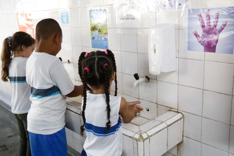 Rio anuncia protocolo de retorno às aulas na rede pública do estado
