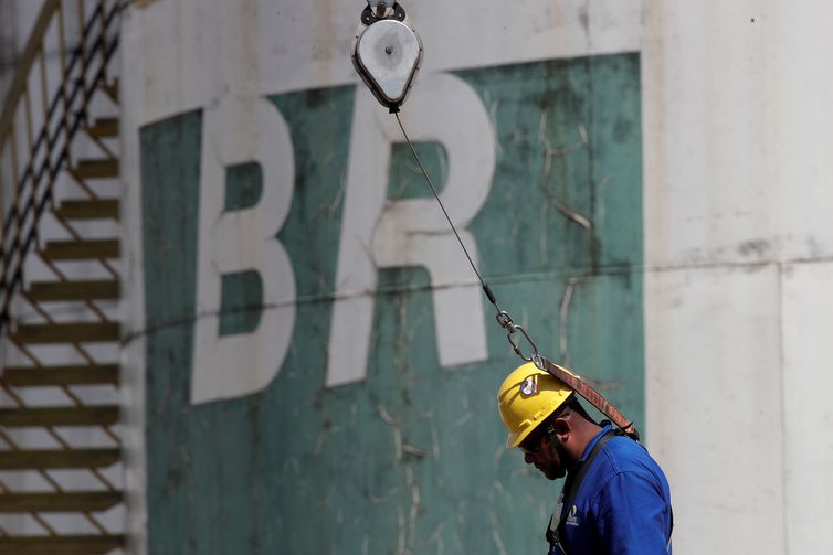 Petrobras inicia descomissionamento de plataformas antigas