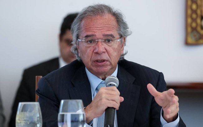 Paulo Guedes fará teste de Covid-19 após encontros com Bolsonaro