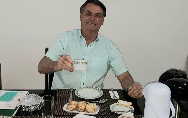 Bolsonaro manda recado para quem apoia OMS contra cloroquina: “Estou muito bem”