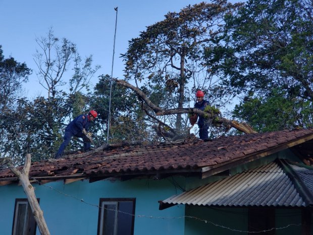 Ciclone em SC: Batalhão de Ajuda Humanitária do Corpo de Bombeiros Militar atua em Garuva