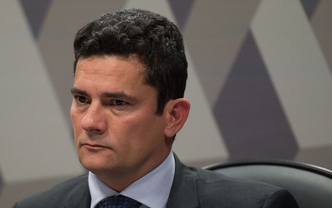 Moro comemora suspensão de contas ligadas à família Bolsonaro