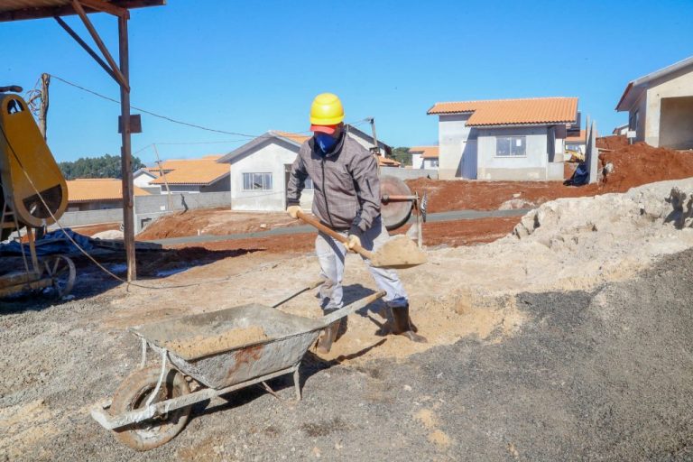 Obras da Cohapar mantêm mais  de 5 mil empregos no Paraná