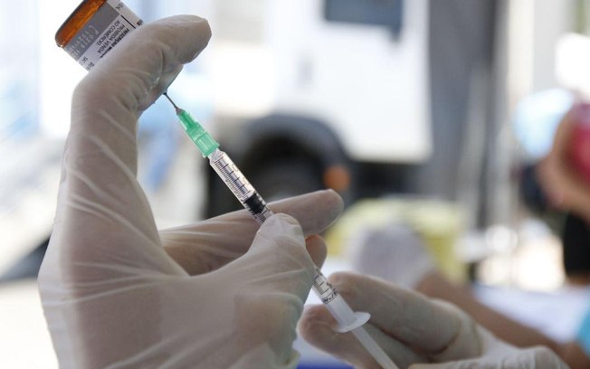 Homem dos EUA acredita ser o primeiro vacinado contra Covid-19 com sucesso