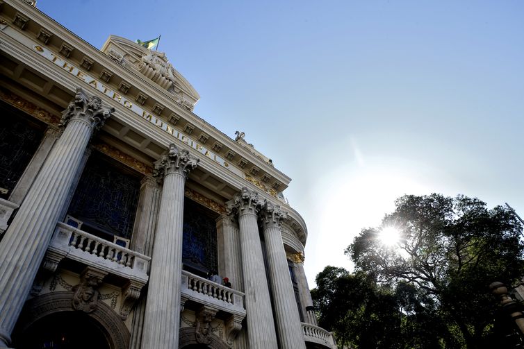 Theatro Municipal do Rio completa 111 anos com lives na internet