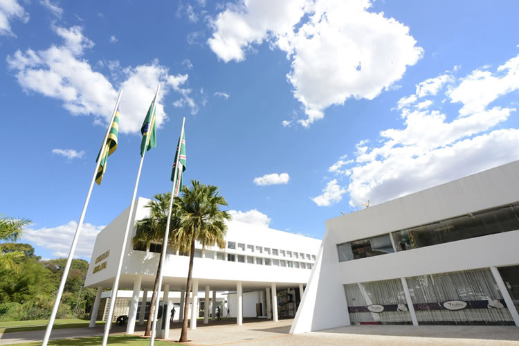 Lei que cria o programa GoiásTec no Ensino Médio é sancionada pelo Executivo