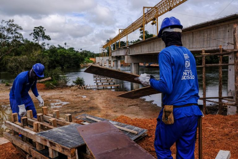 Governo constrói 10 pontes de concreto no Vale do Araguaia