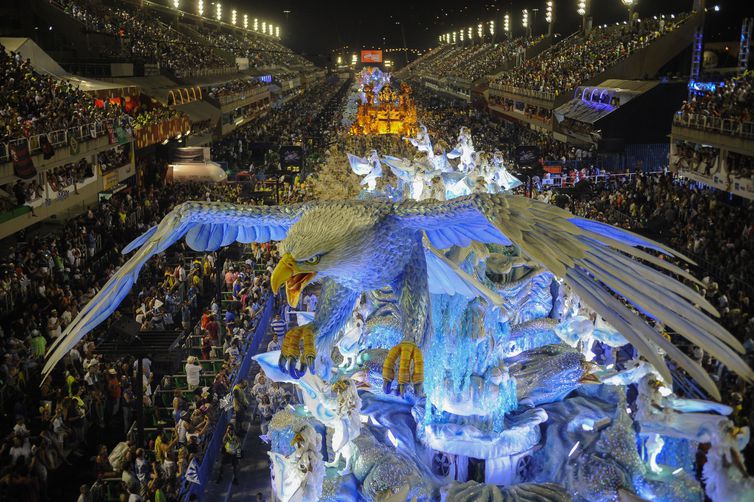 Pandemia: escolas de samba do Rio adiam decisão sobre carnaval de 2021