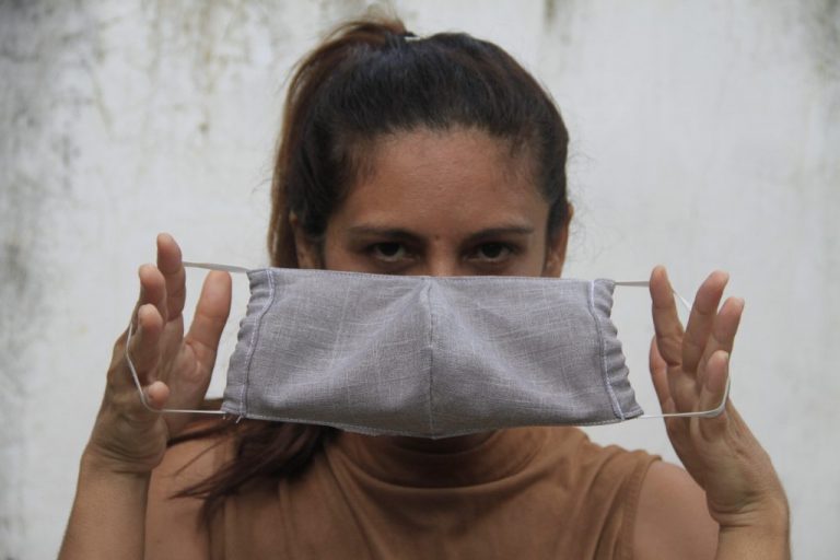 Mais 125.250 famílias de 32 municípios receberão máscaras de tecido