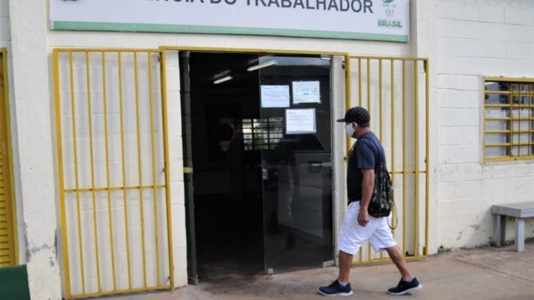 Vagas nas agências do trabalhador pagam até R$ 3 mil