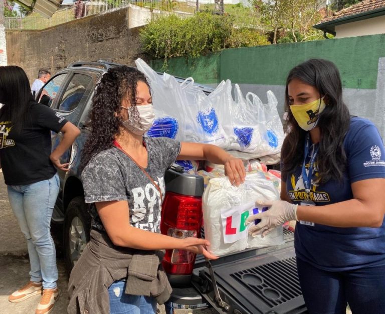 Alunas do Programa Empoderadas recebem doações durante pandemia