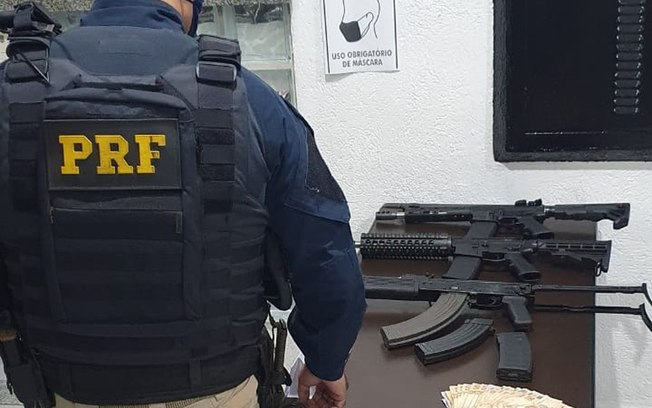 Polícia apreende fuzis militares após acidente em São Paulo