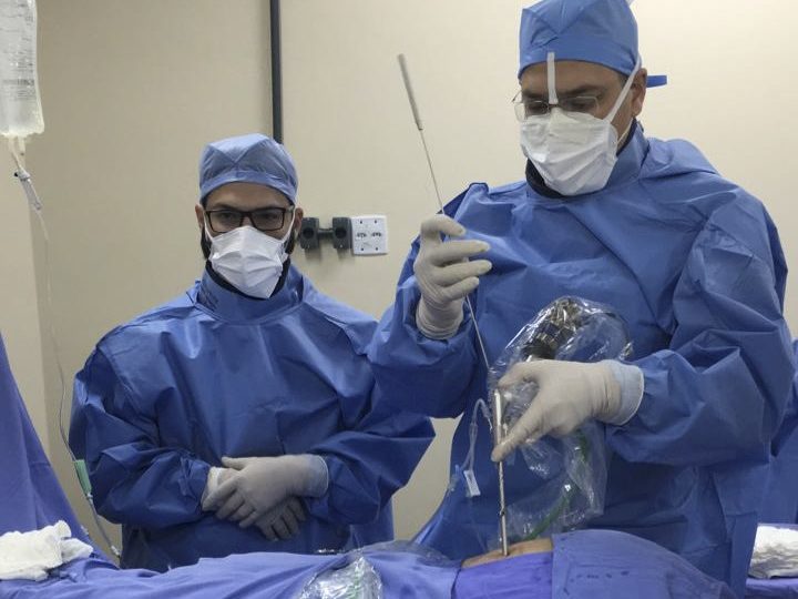 HRL faz primeira cirurgia endoscópica de coluna da rede pública do DF