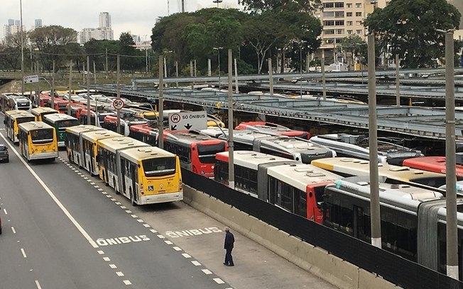 Justiça manda 100% dos ônibus voltarem a circular na cidade de São Paulo