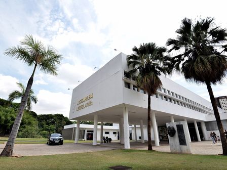 Em 1953, a  Assembleia Legislativa aprovada a legislação que  criava a Bolsa Oficial  de Valores de Goiânia