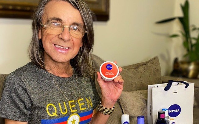 Trans idosa famosa no Twitter é notada por marca de beleza