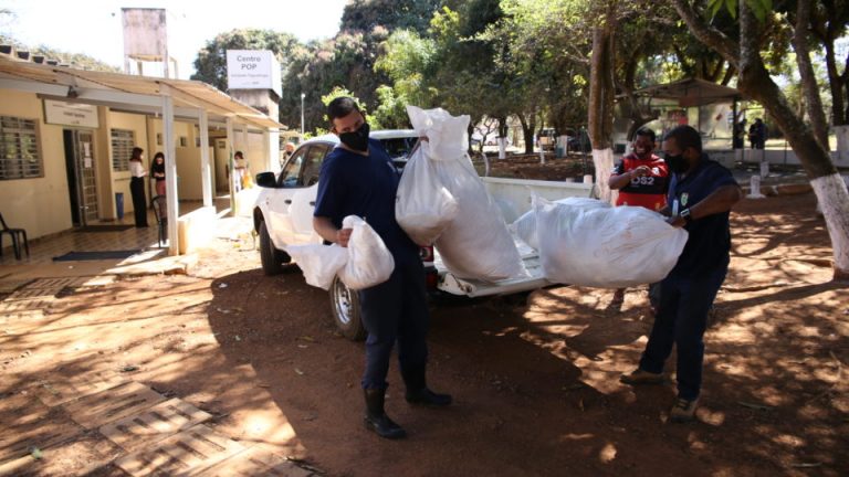 DF Legal doa 220 kits de roupas para pessoas em situação de rua