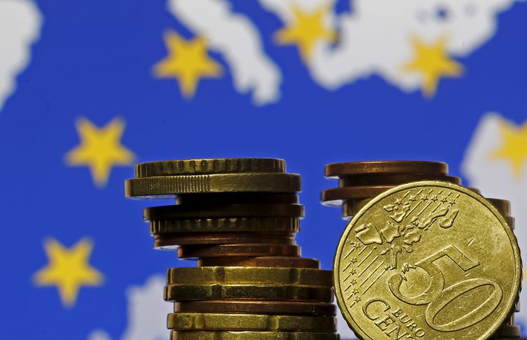 União Europeia tenta acordo sobre recuperação pós-covid-19
