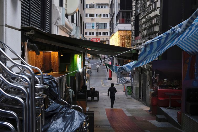 Hong Kong impõe medidas mais rígidas de controle da covid-19