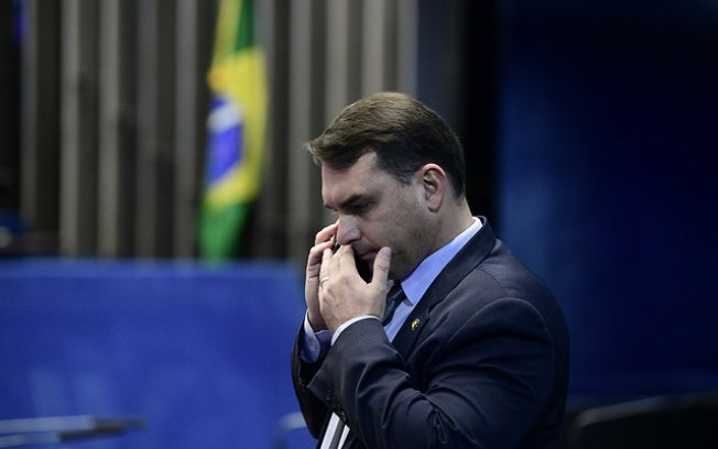 Flávio Bolsonaro depõe hoje após ser acusado de vazar investigação