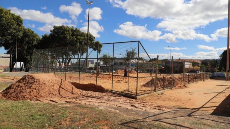 Novacap trabalha na revitalização de quadras de areia