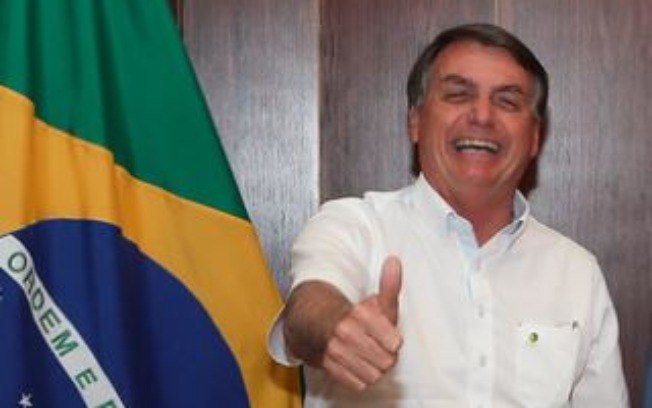 Aprovação de Bolsonaro mantém alta e chega a 30%, apesar da crise no governo