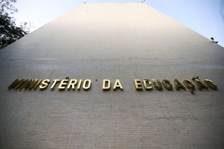 Ministro da Educação anuncia auditor da CGU como secretário-executivo