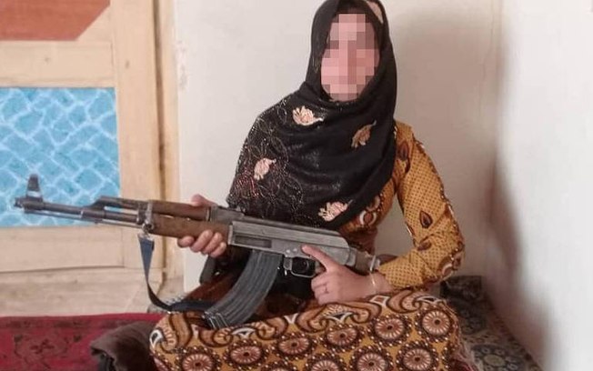 Afegã de 16 anos vinga morte dos pais e mata talibãs com fuzil