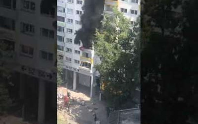 Crianças pulam do terceiro andar de prédio em chamas; assista