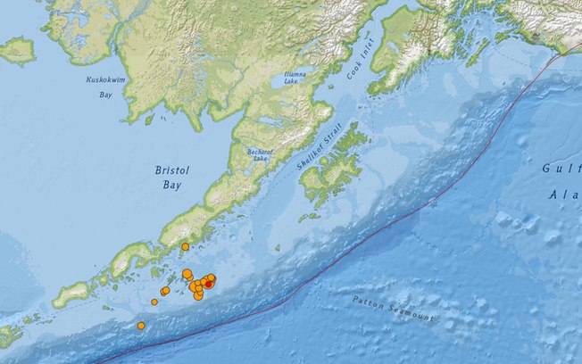 Terremoto de intensidade 7,8 no Alasca gera alerta de tsunami
