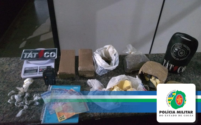 PM prende mulher com sacola cheia de drogas em Antônio do Descoberto