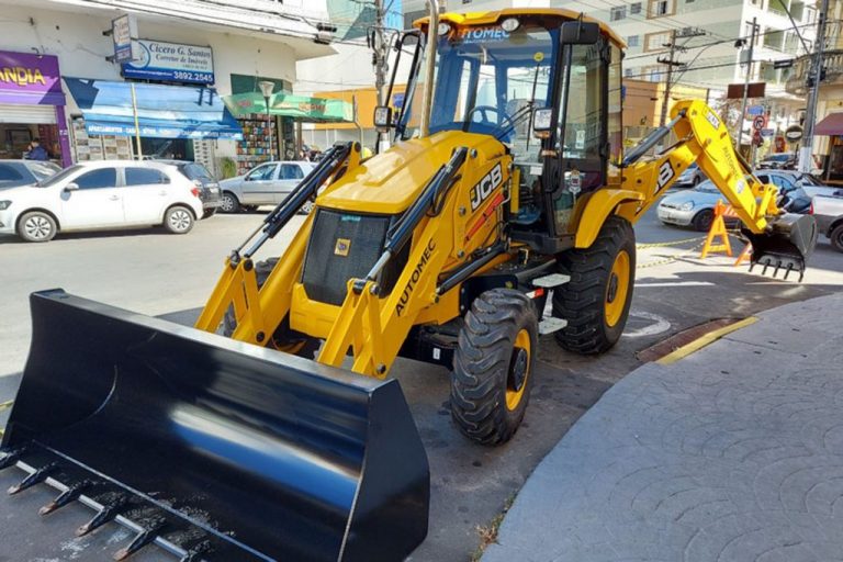 Programa Frota Agro: Prefeitura de Serra Negra recebe retroescavadeira