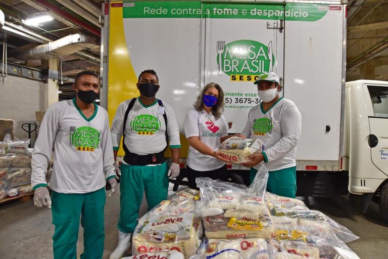 Campanha recebe cestas básicas arrecadadas na live da cantora Marília Mendonça