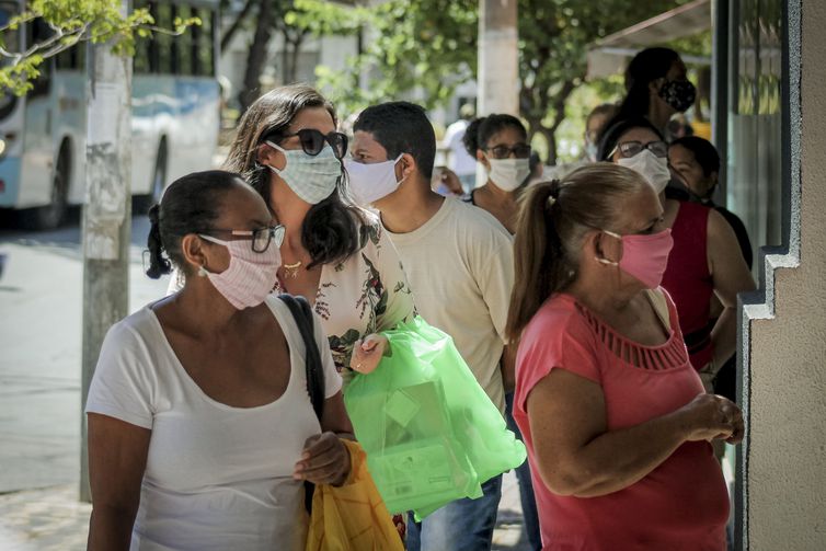 Pedidos de seguro-desemprego caem 1,9% na primeira quinzena de julho