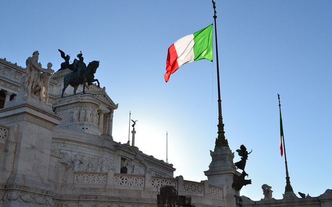 Inspirado no Brexit, senador lança partido “Italexit” para tirar Itália da UE