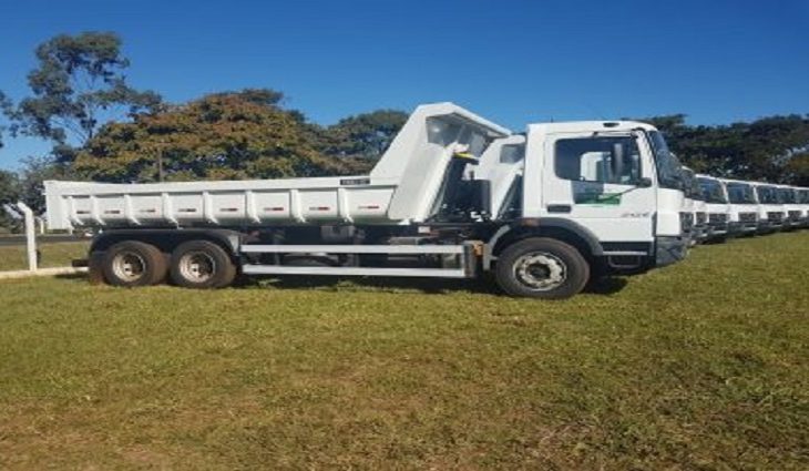 Agricultores familiares de seis municípios recebem caminhões basculantes