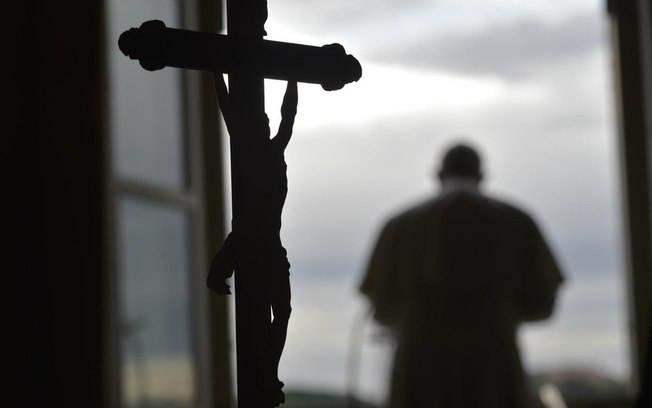 Ex-embaixador do Vaticano será julgado por abuso sexual