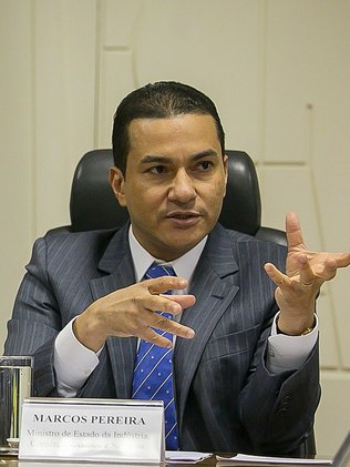Vice de Rodrigo Maia assume que quer disputar a presidência da Câmara