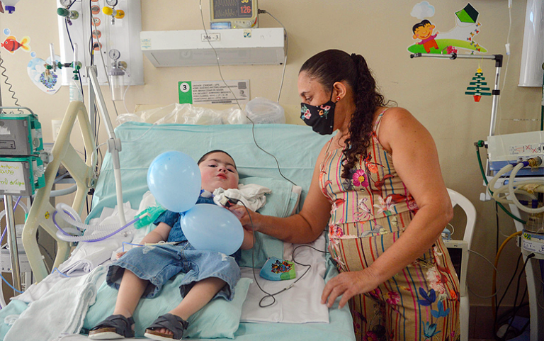 Pacientes com doenças neuromusculares progressivas recebem acompanhamento domiciliar