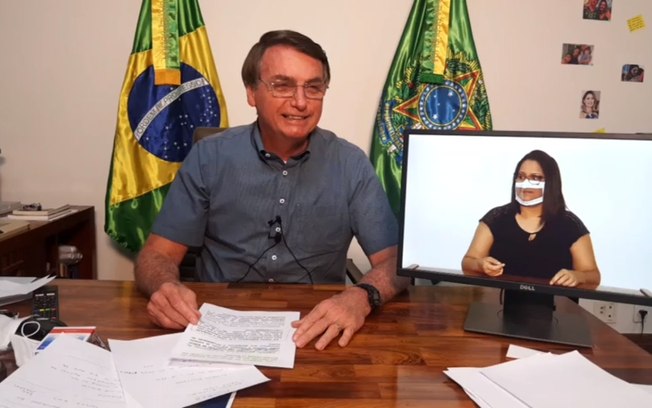 Bolsonaro diz que população não precisa ‘ter pavor ao vírus’