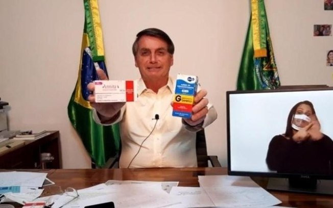 Bolsonaro faz propaganda de cloroquina para emas e web comenta