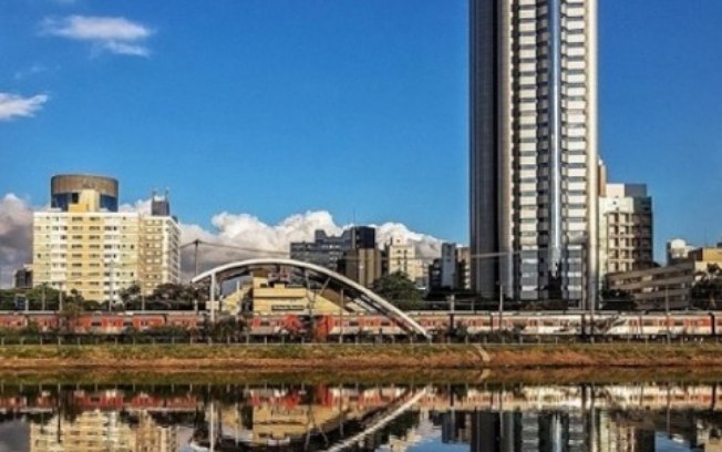 Dia ensolarado e seco em São Paulo
