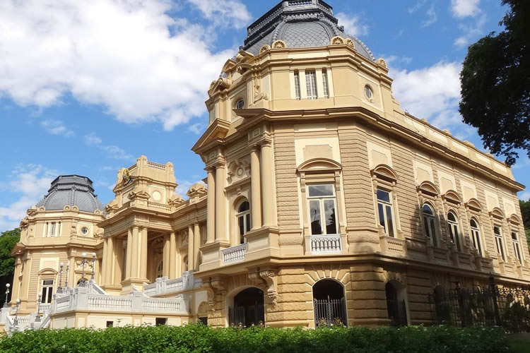Governo lança serviço de monitoramento da retomada do turismo